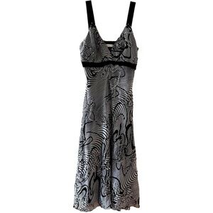 MELANIE Lyne V-Neck Patterned Dress